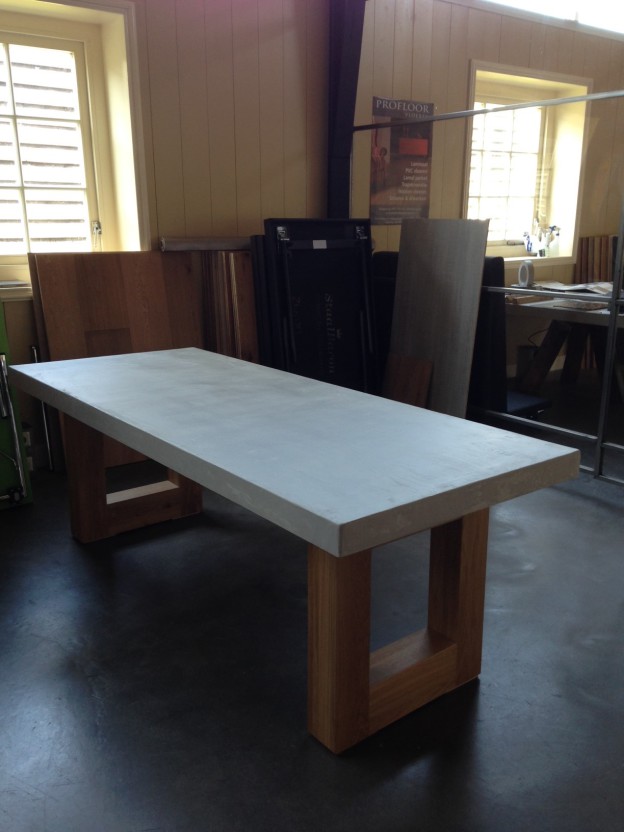 tafel beton met eiken onderstel2
