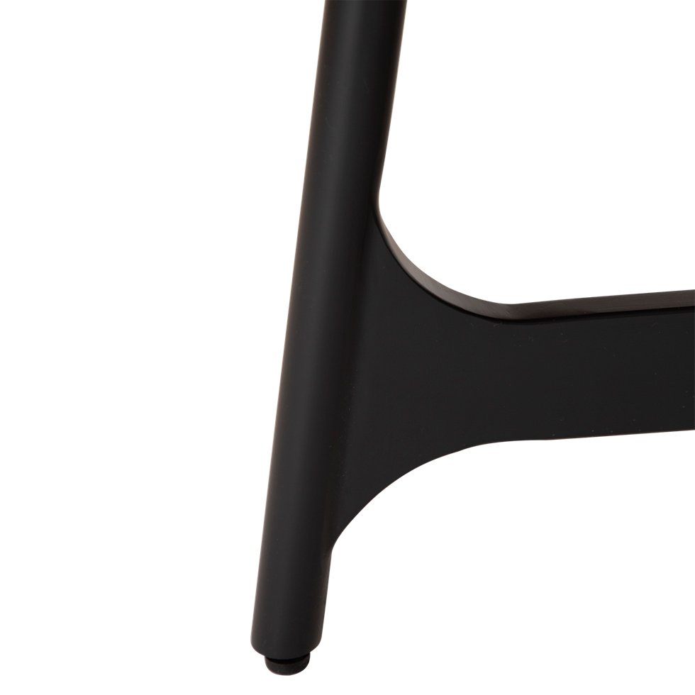 ooid-oval-table-black-stained-ash-veneer-with-black-metal-legs-400900102-05-detail3